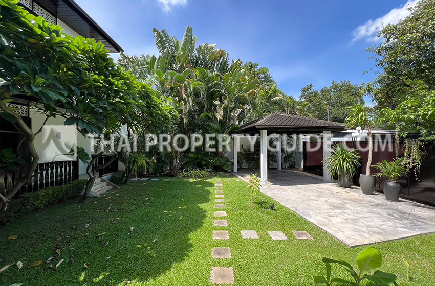 House with Private Pool in Sukhumvit 